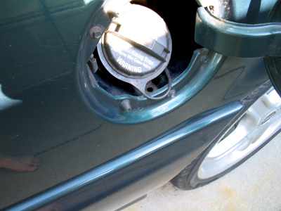 1995 Ford Taurus - The fuel filler cap has a warning label visible.