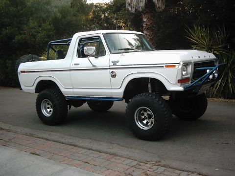 1978 Ford Bronco - This lifted 1978 Ford Bronco features a custom blue roll cage and large off-road tires.