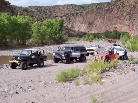 1981 Ford F-150 - Airing down once in the river bottom
