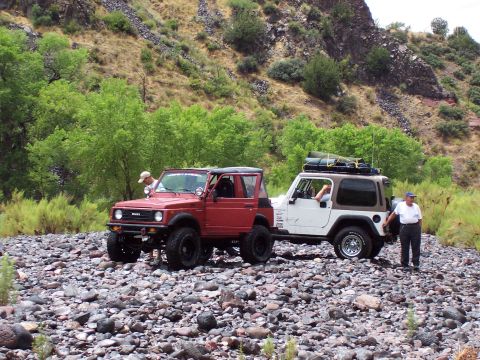 1981 Ford F-150 - Zuki is open, Jeep has dual ARB's