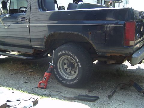 1981 Ford Bronco - This is what I had left with after about 15 min with a sawz-all..