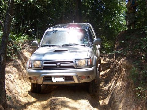 1996 Jeep Cherokee - Front view cliambing down
