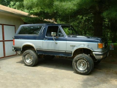 1991 Ford Bronco - This 1991 Ford Bronco features a two-tone blue and silver paint scheme.