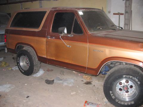 1986 Ford Bronco - This Ford Bronco has a two-tone paint scheme with a brown and tan finish.