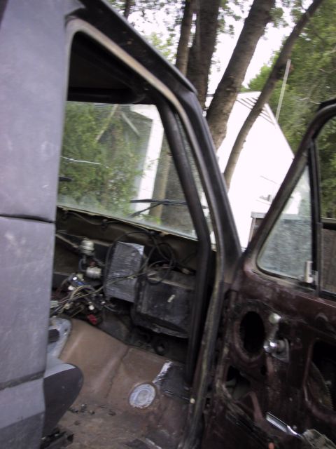 1983 Ford Bronco - pass-side leg