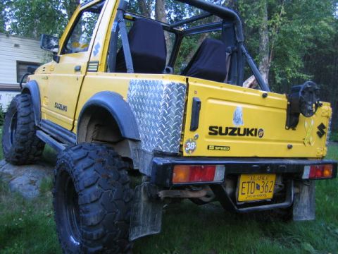 1987 Suzuki Samurai - It may be small but it's fun