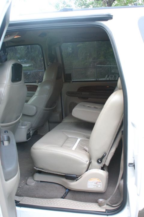 2001 Ford Excursion photo