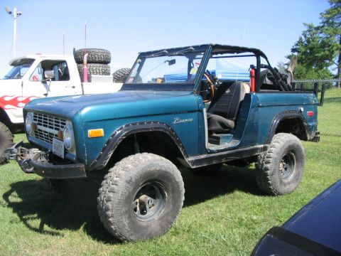 1986 Ford Bronco - This teal Ford Bronco has been modified for off-road use with its doors and top removed.