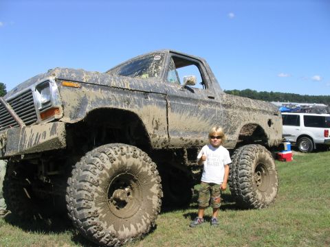 1986 Ford Bronco - apparently the only rig that made it through the mud bog ... of course we arrives just as it was ending ... AAAARRGGH!