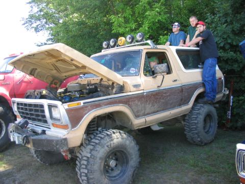 1986 Ford Bronco - Nice rig .. one tons and wheeled