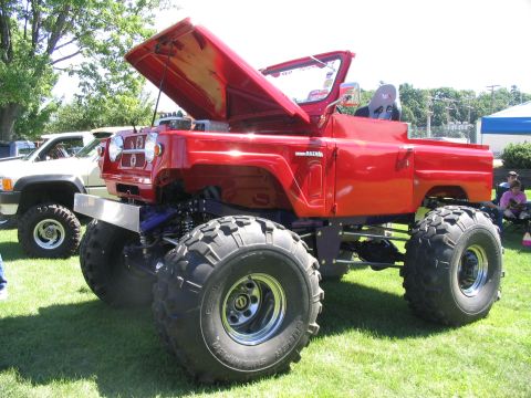 1986 Ford Bronco - sweet Nissan patrol