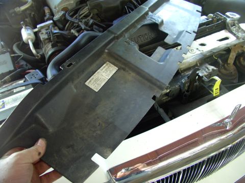 1990 Lincoln Town Car - Cover comes off no trouble and allows you plenty of access room from above. There's already plenty of access room from below.