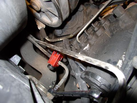 1990 Lincoln Town Car - Using a pipe cutter I cut the return line. After spraying penetrating fluid on the fitting, loosen it and point the pipe upward for the aux…