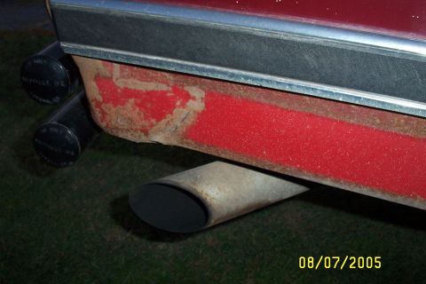1982 Ford Bronco - right rear rust