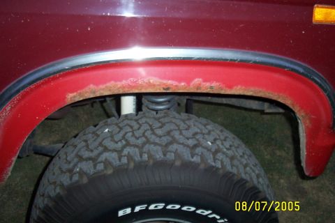 1982 Ford Bronco - right front fender rust