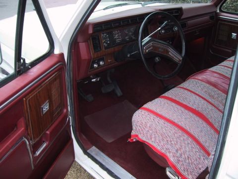 1984 Ford Bronco - Thanks to this western style seat cover, the seat is almost perfect underneath. That was also the first thing to go...