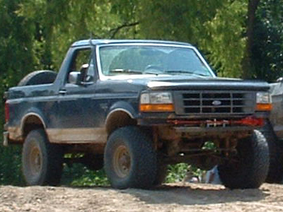 1993 Ford Bronco - This Ford Bronco appears to be from the early to mid-1990s, not a 1993 model as claimed.