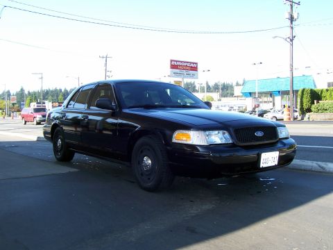 2003 Ford Crown Victoria - This 2003 Ford Crown Victoria features a black grille and a clear view of its front end.