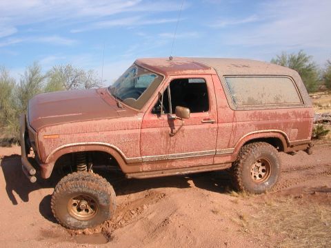 1984 Ford Bronco - testing out the locker's capability