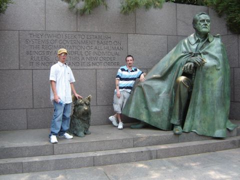 1986 Ford Bronco - Visitors pose with the Franklin D. Roosevelt Memorial statue and a sculpture of Fala, his dog.