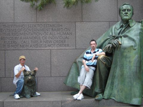 1986 Ford Bronco - Two people pose with a statue of Franklin D. Roosevelt and a dog sculpture at a memorial.