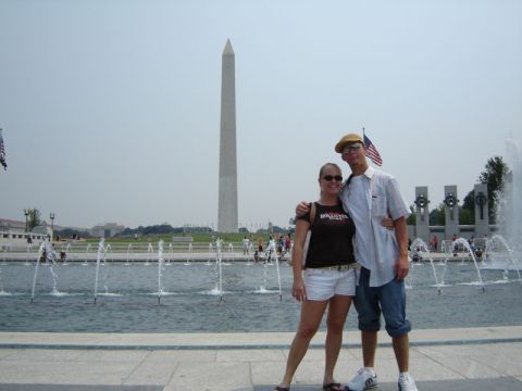 1986 Ford Bronco - A couple stands in front of the Washington Monument and World War II Memorial fountains.