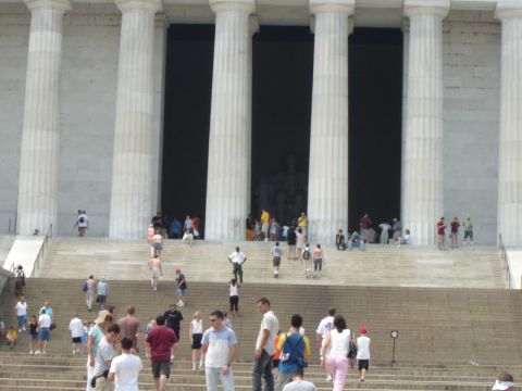 1986 Ford Bronco - Tourists ascend the steps of the Lincoln Memorial in Washington D.C.