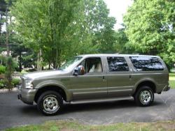 2005 Ford Excursion photo