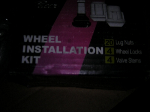Wheel installation kit package showing 20 lug nuts, 4 wheel locks and 4 valve stems text