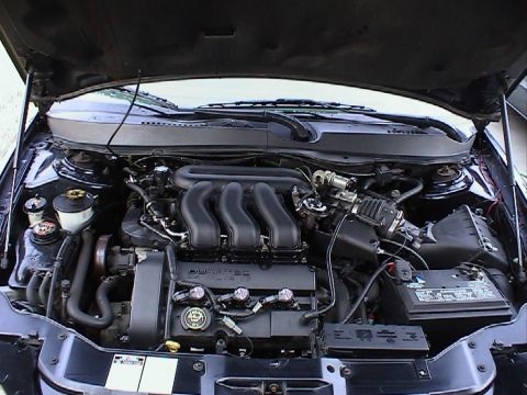 2000 Ford Taurus - The Duratec V6 engine of a 2000 Ford Taurus, viewed from above with the hood open.