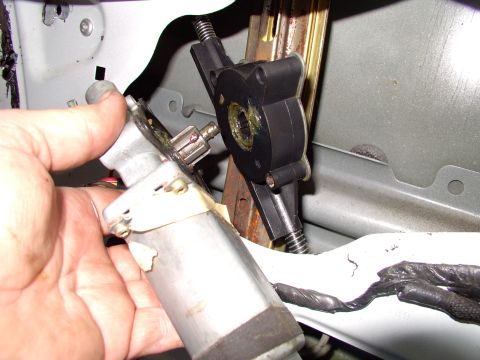 1990 Lincoln Town Car - The motor just pulls seperate of the cable gearbox, which I did not want to mess with anyway.
