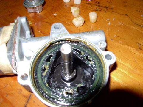 1990 Lincoln Town Car - Here's a shot of the empty gear casing.