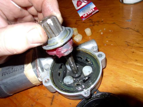 1990 Lincoln Town Car - After slapping plenty of synthetic grease onto the top gear, It's pushed back on the shaft indexed to those earlier marks.