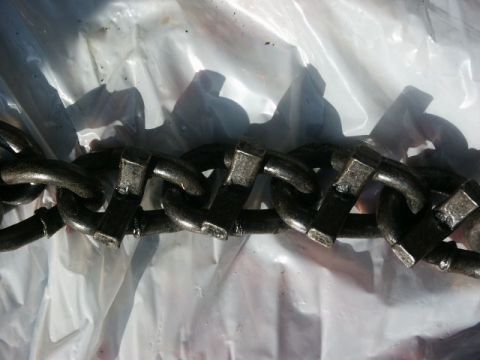 1996 Ford Bronco - Close-up of a heavy duty chain with visible links and a Supermotors.net watermark.