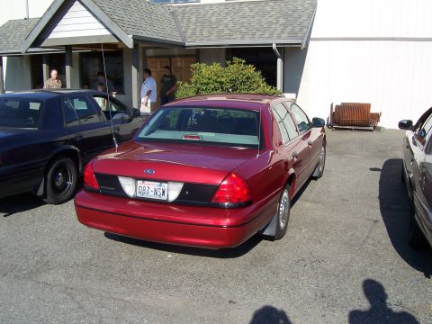 2003 Ford Crown Victoria - Beautiful red