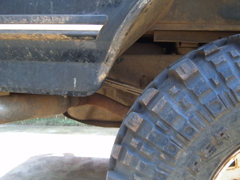 1988 Ford Bronco - Undercarriage view of a vehicle, highlighting the tire and exhaust system. The Supermotors.net watermark is visible.