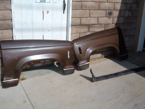 1985 Ford Bronco II - These are parts for a vehicle, not a complete vehicle.