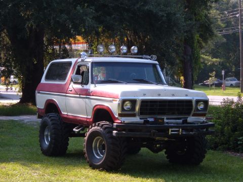 1978 Ford Bronco - This modified 1978 Ford Bronco features large off-road tires and a roof-mounted light bar.