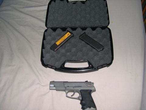 1992 Ford Bronco - pistol,case,2-mags &ammo
