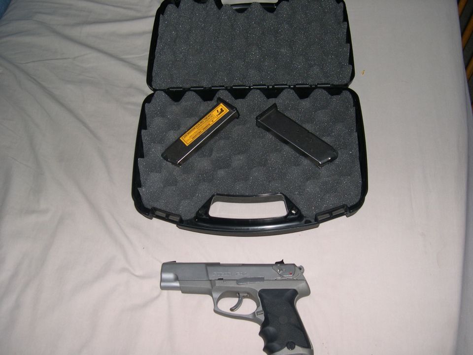 pistol,case,2-mags &ammo
