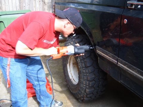 1988 Ford Bronco - Modifying the fender flare of a vehicle with a reciprocating saw.