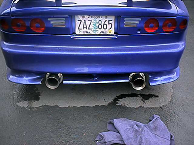 blue car's rear bumper, dual exhaust pipes, and Oregon license plate ZAZ 865