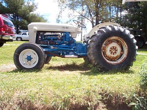 1900 Ford Wagon - Sheetmetal is all painted finally! Starting to look more like a tractor...