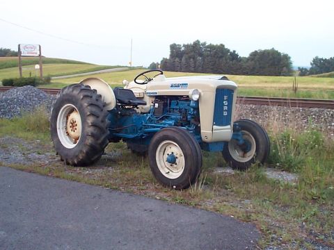 1900 Ford Wagon - ...and finally looks something like a tractor again! I really don't have the patience for bodywork, and it shows. Now all I have to do is p…