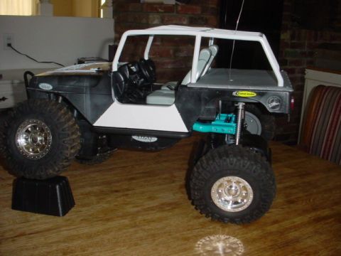1988 Ford Bronco - This RC crawler is a model, not a 1988 Ford Bronco.