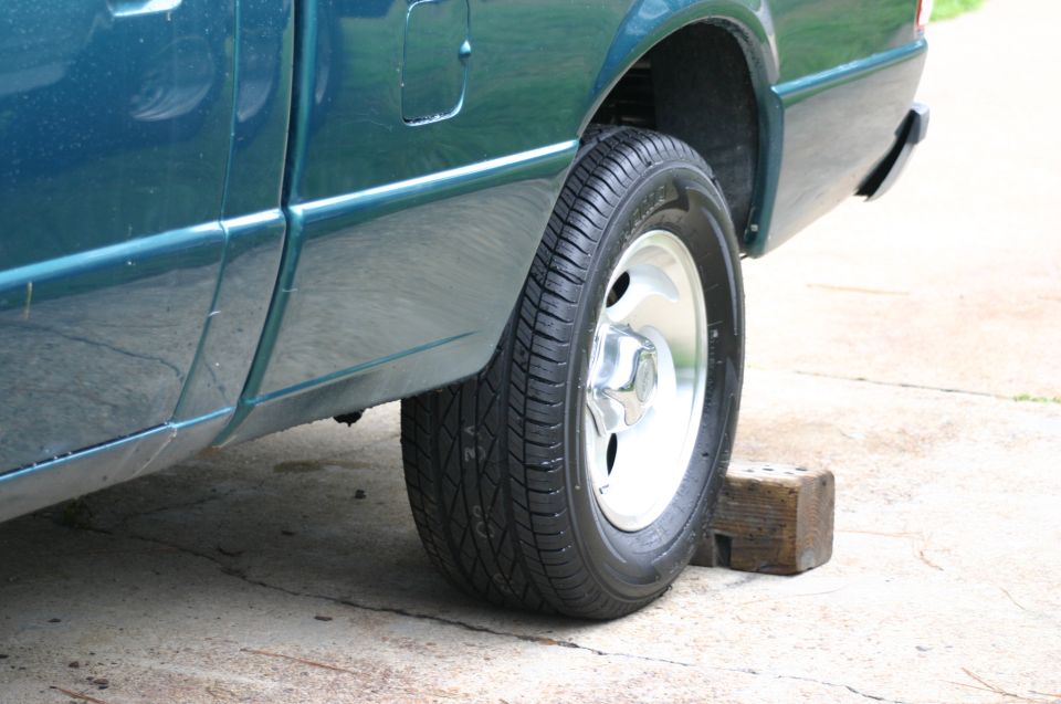 1998 Ford Ranger rear wheel and fender, teal paint