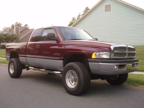 1995 Ford Bronco - This pickup truck appears to be a 1997 model, not a 1995 Ford Bronco.