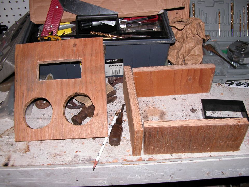 pull out cupholder for back seat: pulls out from inside console back