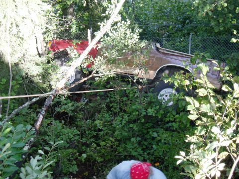 1989 Ford Bronco - wrecker rolling her back over