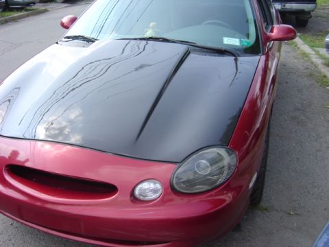 1998 Ford Taurus - This vehicle has a two-tone hood and a distinctive oval grille opening.